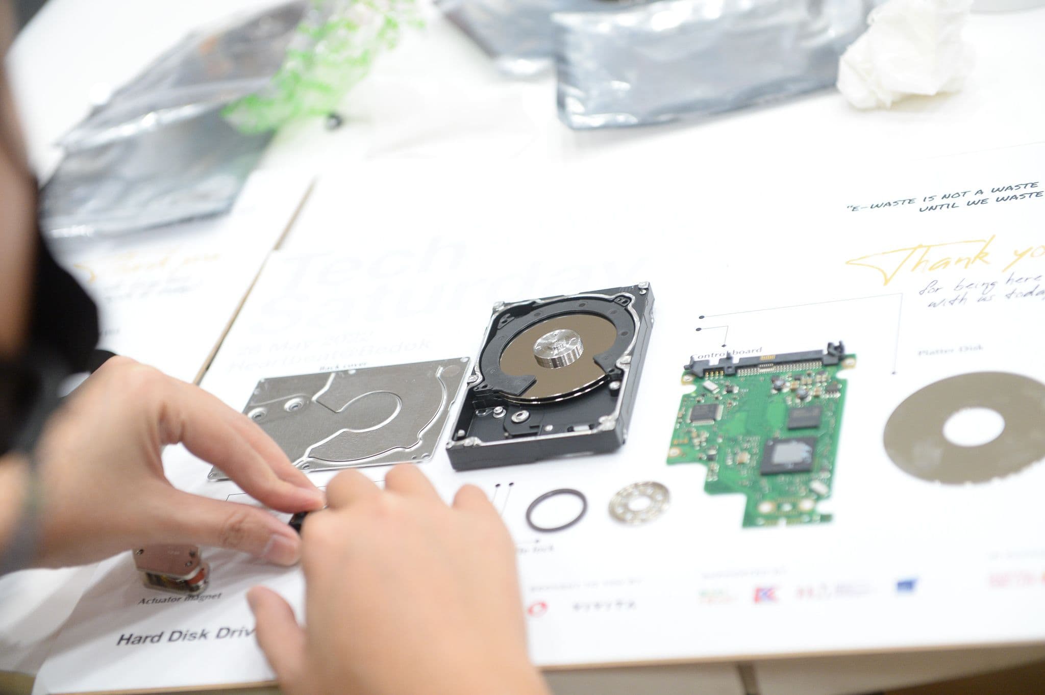 We Gave the President of Singapore a piece of Electronic Waste - SGBono